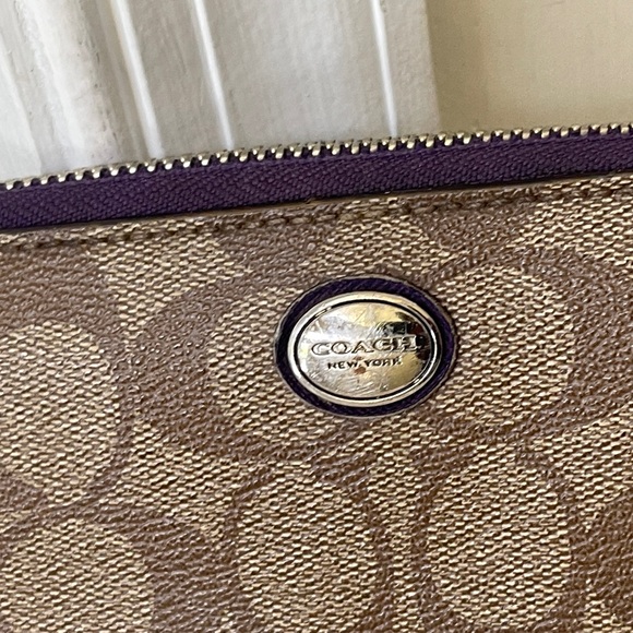 Coach long Wallet GUC - Picture 2 of 12